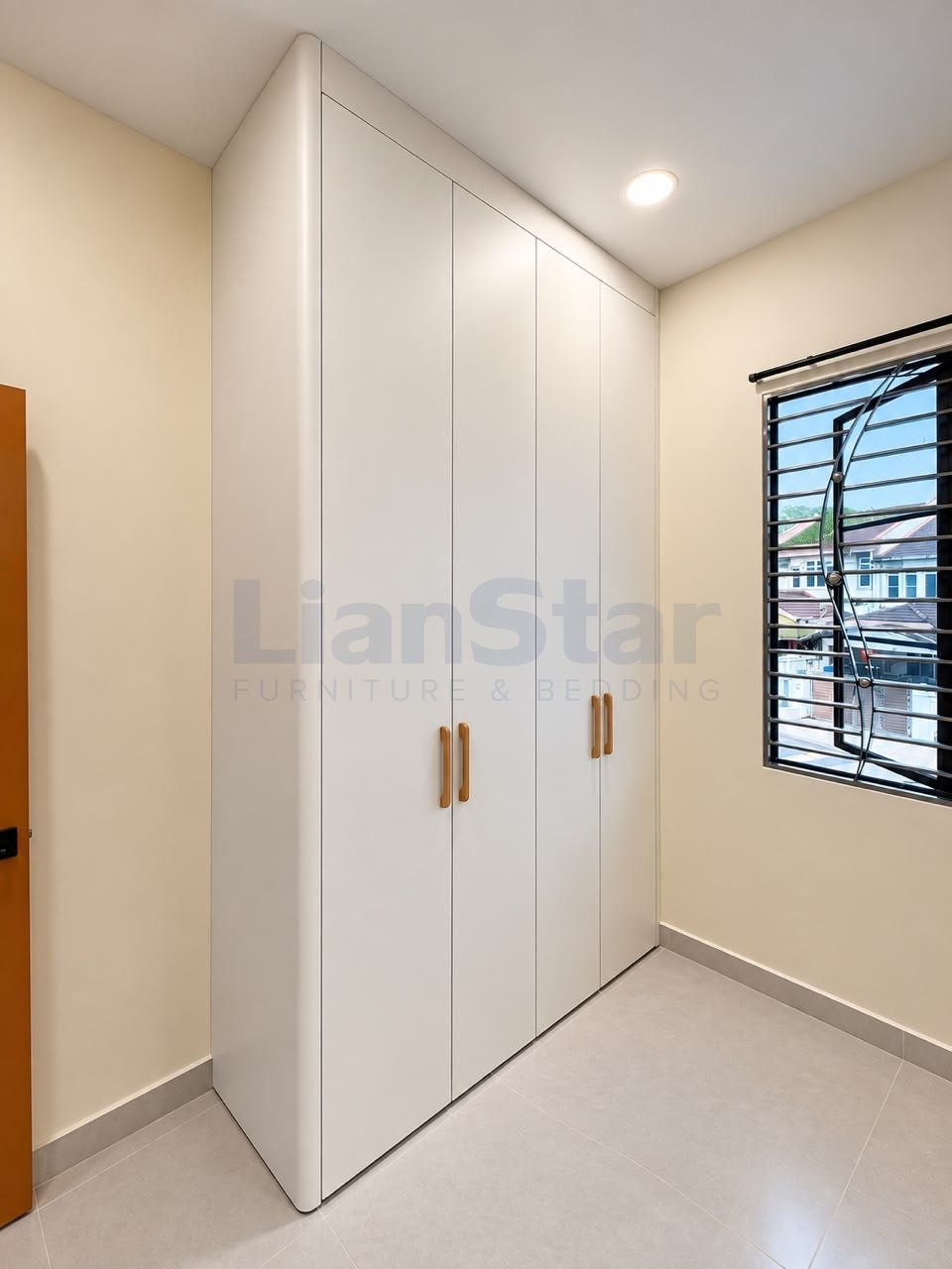 Custom Wardrobe · Curved Side