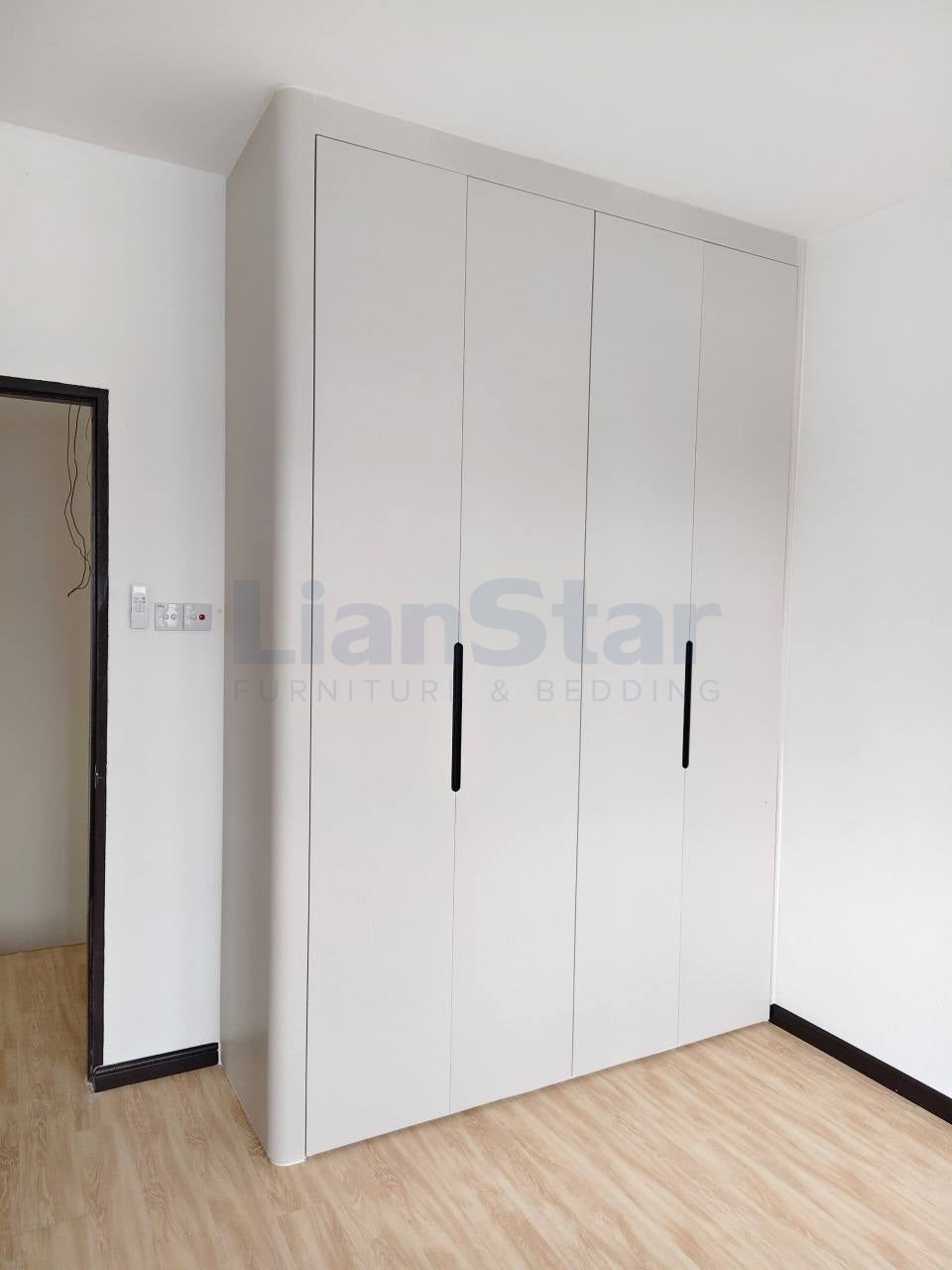 Custom Wardrobe · Curved Side