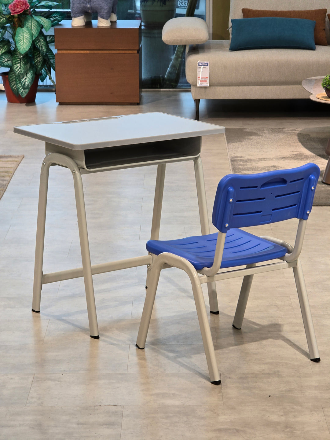 Set meja kerusi sekolah untuk kelas dan peperiksaan — classroom &amp; exam desk