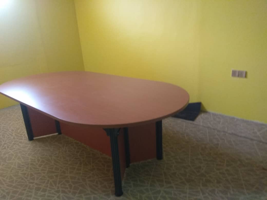 Pole Leg Conference Table - Lian Star