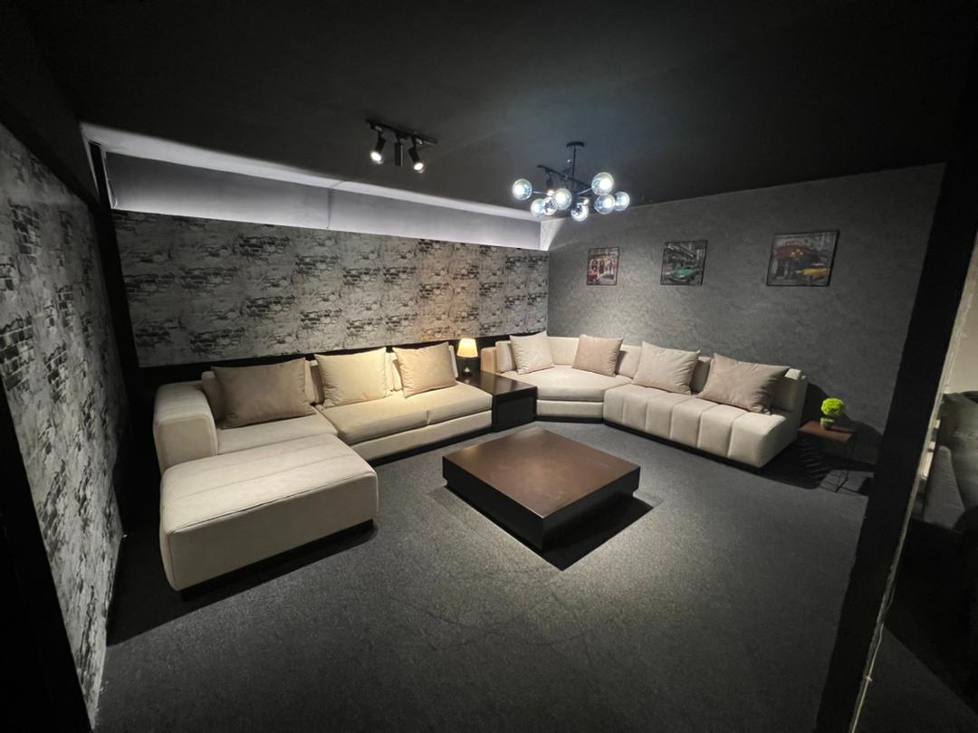 RHANOS Sectional Sofa
