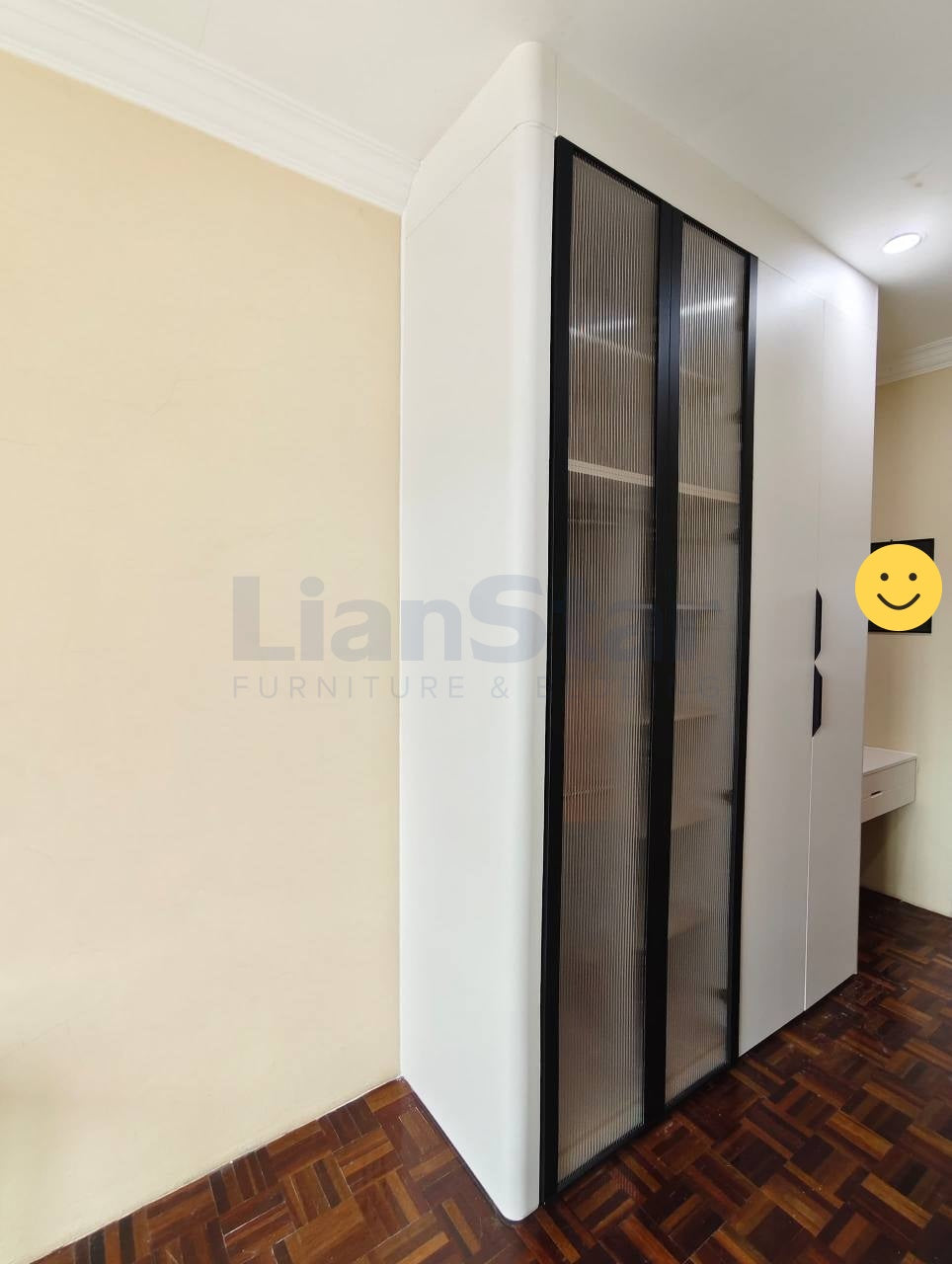 Custom Wardrobe · Curved Side